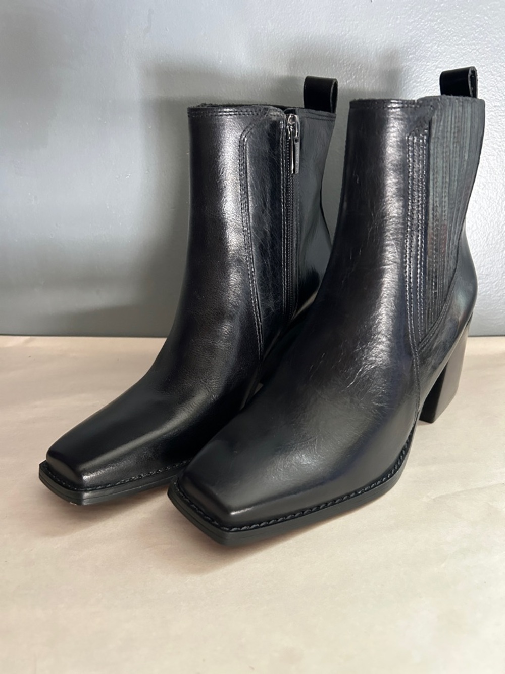 Vince Camuto Black Leather Square-Toe Ankle Booties Sojetta 6M